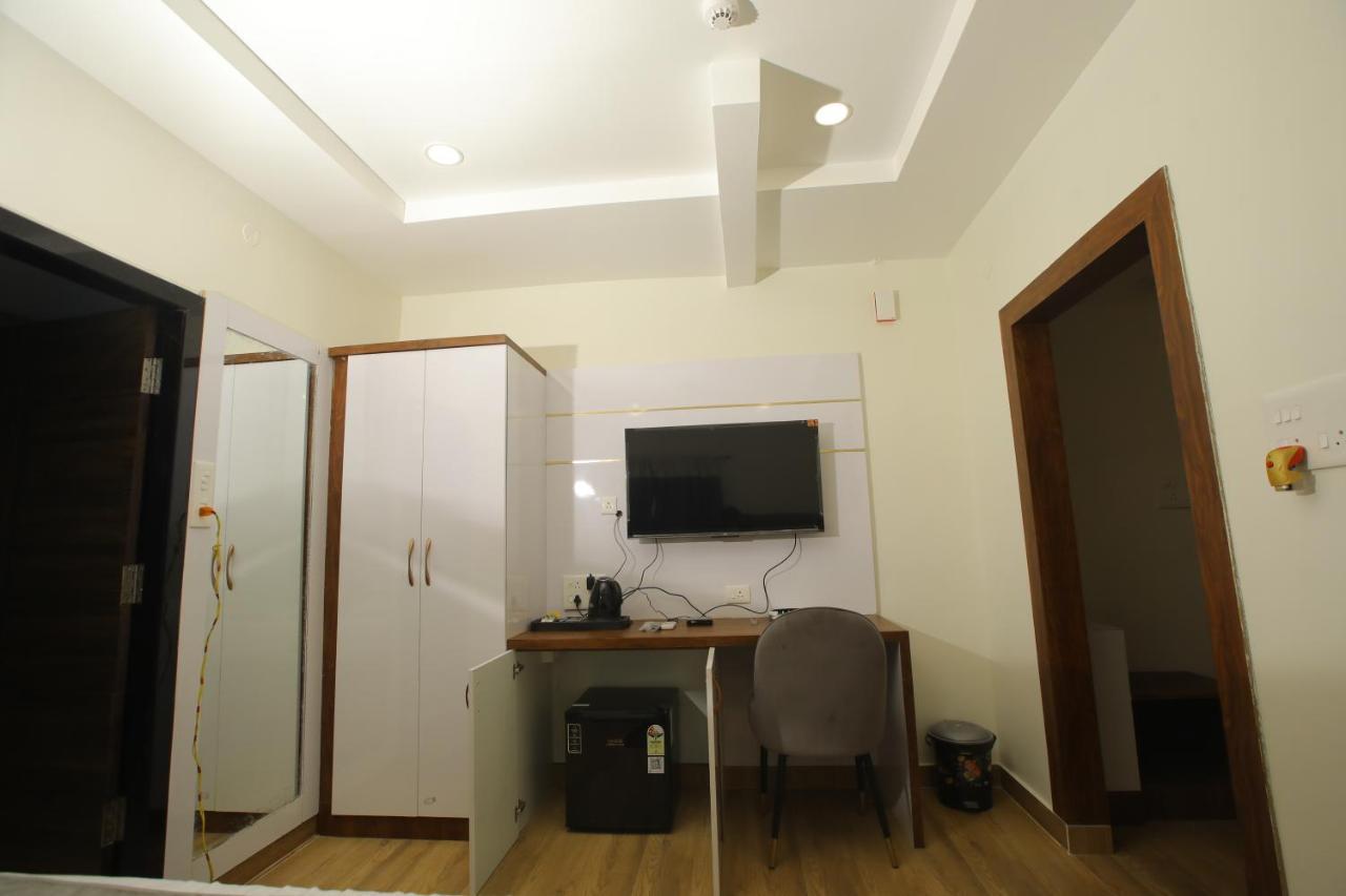 Radha Rani Residency Hotel Khammam Екстериор снимка
