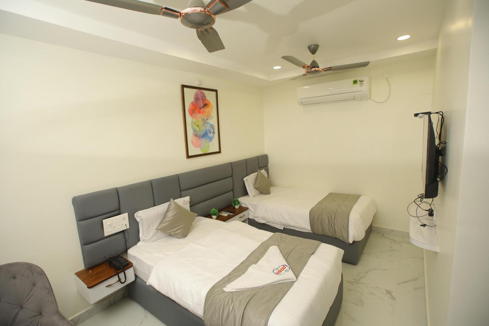 Radha Rani Residency Hotel Khammam Екстериор снимка